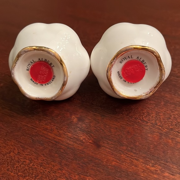 Royal Albert Country Rose Salt and Pepper Set - Picture 3 of 6